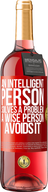 29,95 € | 桃红葡萄酒 ROSÉ版 聪明的人可以解决问题。明智的人避免这样做 红色标签. 可自定义的标签 青年酒 收成 2023 Tempranillo