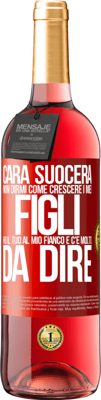 29,95 € | Vino rosato Edizione ROSÉ Cara suocera, non dirmi come crescere i miei figli. Ho il tuo al mio fianco e c'è molto da dire Etichetta Rossa. Etichetta personalizzabile Vino giovane Raccogliere 2025 Tempranillo