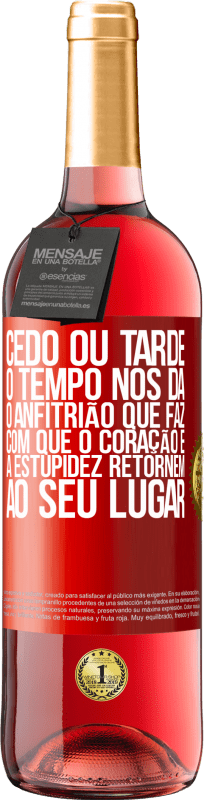 29,95 € | Vinho rosé Edição ROSÉ Cedo ou tarde, o tempo nos dá o anfitrião que faz com que o coração e a estupidez retornem ao seu lugar Etiqueta Vermelha. Etiqueta personalizável Vinho jovem Colheita 2024 Tempranillo