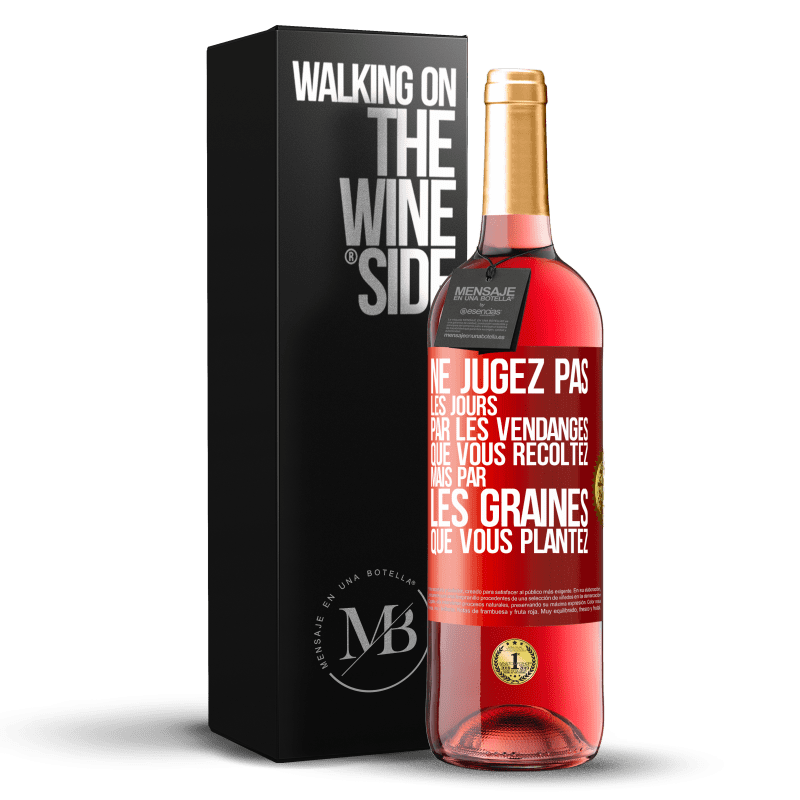 29,95 € Envoi gratuit | Vin rosé Édition ROSÉ Ne jugez pas les jours par les vendanges que vous récoltez mais par les graines que vous plantez Étiquette Rouge. Étiquette personnalisable Vin jeune Récolte 2024 Tempranillo