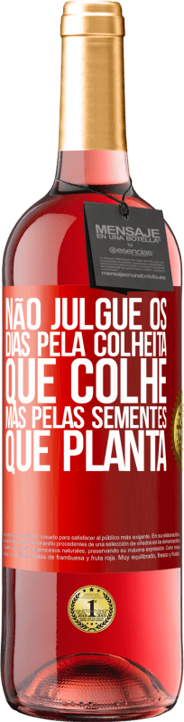 29,95 € Envio grátis | Vinho rosé Edição ROSÉ Não julgue os dias pela colheita que colhe, mas pelas sementes que planta Etiqueta Vermelha. Etiqueta personalizável Vinho jovem Colheita 2025 Tempranillo
