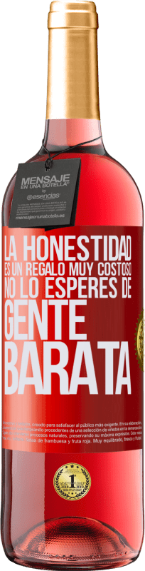 29,95 € | Vino Rosado Edición ROSÉ La honestidad es un regalo muy costoso. No lo esperes de gente barata Etiqueta Roja. Etiqueta personalizable Vino joven Cosecha 2024 Tempranillo