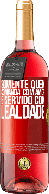 29,95 € | Vinho rosé Edição ROSÉ Somente quem comanda com amor é servido com lealdade Etiqueta Vermelha. Etiqueta personalizável Vinho jovem Colheita 2024 Tempranillo