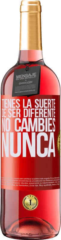 29,95 € | Vino Rosado Edición ROSÉ Tienes la suerte de ser diferente. No cambies nunca Etiqueta Roja. Etiqueta personalizable Vino joven Cosecha 2024 Tempranillo