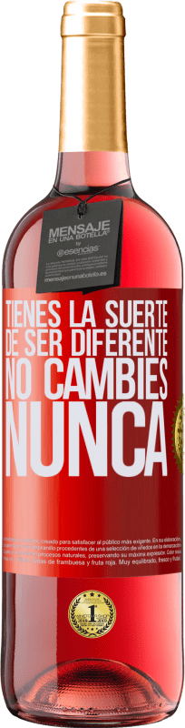 «Tienes la suerte de ser diferente. No cambies nunca» Edición ROSÉ