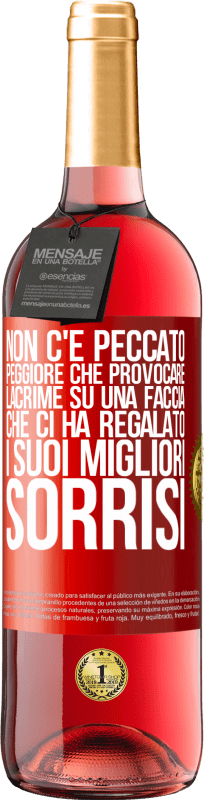 29,95 € Spedizione Gratuita | Vino rosato Edizione ROSÉ Non c'è peccato peggiore che provocare lacrime su una faccia che ci ha regalato i suoi migliori sorrisi Etichetta Rossa. Etichetta personalizzabile Vino giovane Raccogliere 2025 Tempranillo
