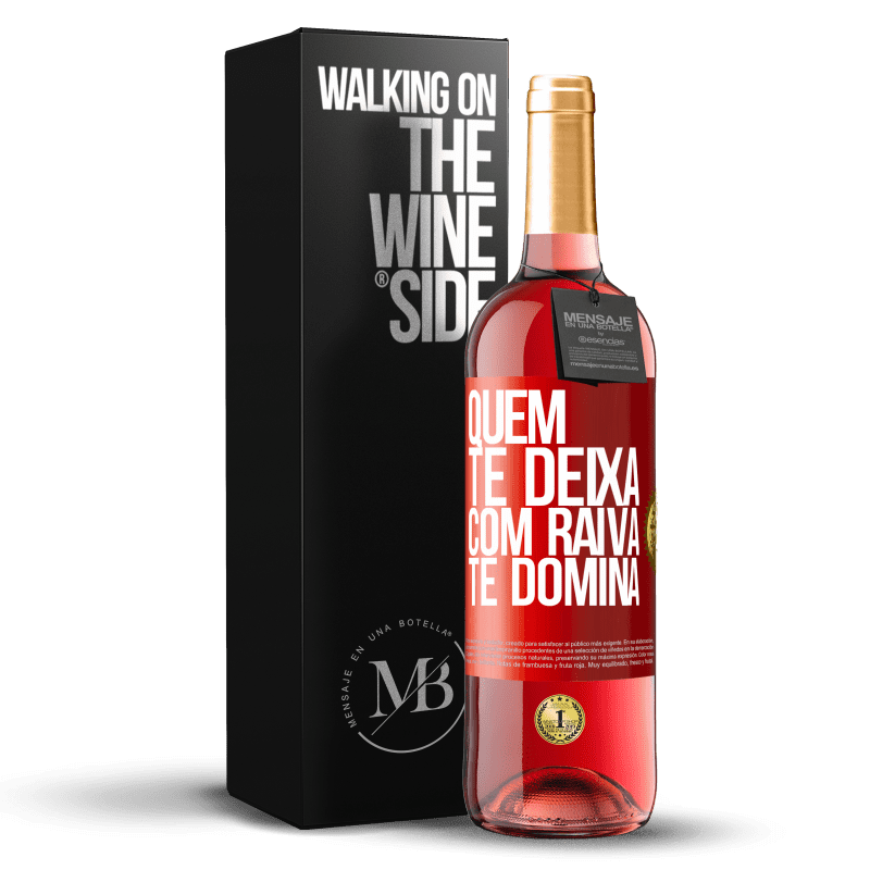 29,95 € Envio grátis | Vinho rosé Edição ROSÉ Quem te deixa com raiva te domina Etiqueta Vermelha. Etiqueta personalizável Vinho jovem Colheita 2024 Tempranillo