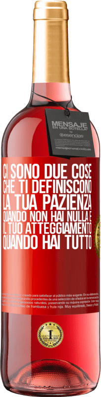 29,95 € Spedizione Gratuita | Vino rosato Edizione ROSÉ Ci sono due cose che ti definiscono. La tua pazienza quando non hai nulla e il tuo atteggiamento quando hai tutto Etichetta Rossa. Etichetta personalizzabile Vino giovane Raccogliere 2023 Tempranillo