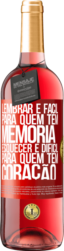 29,95 € Envio grátis | Vinho rosé Edição ROSÉ Lembrar é fácil para quem tem memória. Esquecer é difícil para quem tem coração Etiqueta Vermelha. Etiqueta personalizável Vinho jovem Colheita 2025 Tempranillo