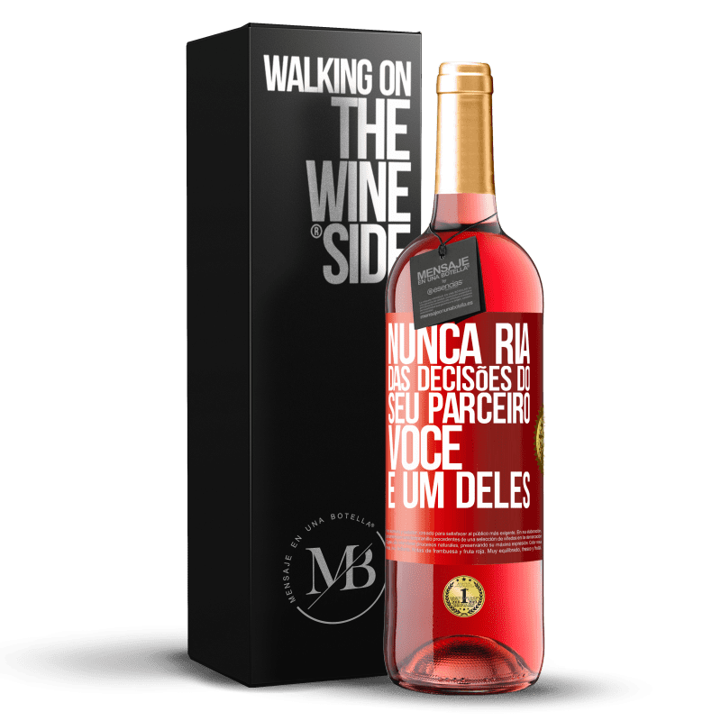 29,95 € Envio grátis | Vinho rosé Edição ROSÉ Nunca ria das decisões do seu parceiro. Você é um deles Etiqueta Vermelha. Etiqueta personalizável Vinho jovem Colheita 2025 Tempranillo