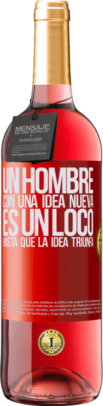 29,95 € Envío gratis | Vino Rosado Edición ROSÉ Un hombre con una idea nueva es un loco hasta que la idea triunfa Etiqueta Roja. Etiqueta personalizable Vino joven Cosecha 2025 Tempranillo