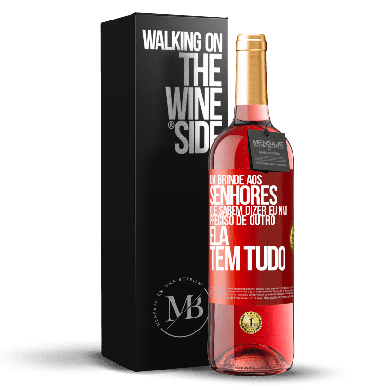 29,95 € Envio grátis | Vinho rosé Edição ROSÉ Um brinde aos senhores que sabem dizer eu não preciso de outro, ela tem tudo Etiqueta Vermelha. Etiqueta personalizável Vinho jovem Colheita 2024 Tempranillo