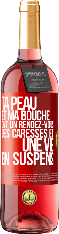 29,95 € | Vin rosé Édition ROSÉ Ta peau et ma bouche ont un rendez-vous, des caresses et une vie en suspens Étiquette Rouge. Étiquette personnalisable Vin jeune Récolte 2025 Tempranillo
