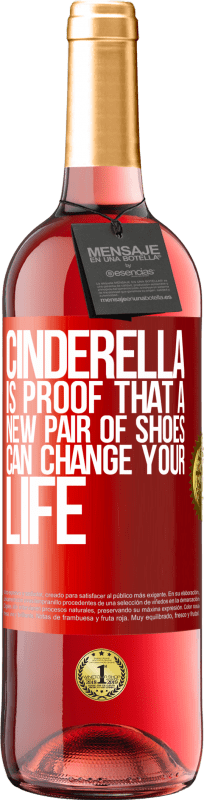 29,95 € | 桃红葡萄酒 ROSÉ版 灰姑娘证明了一双新鞋可以改变您的生活 红色标签. 可自定义的标签 青年酒 收成 2023 Tempranillo