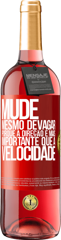 29,95 € | Vinho rosé Edição ROSÉ Mude, mesmo devagar, porque a direção é mais importante que a velocidade Etiqueta Vermelha. Etiqueta personalizável Vinho jovem Colheita 2024 Tempranillo