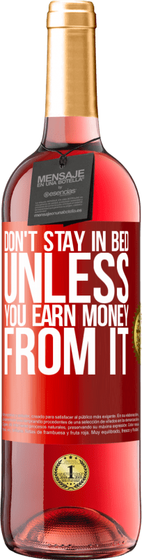 29,95 € 送料無料 | ロゼワイン ROSÉエディション あなたはそれからお金を稼がない限り、ベッドに滞在しないでください 赤いタグ. カスタマイズ可能なラベル 若いワイン 収穫 2025 Tempranillo