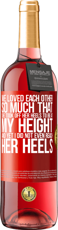 29,95 € | Rosé Wine ROSÉ Edition We loved each other so much that she took off her heels to be at my height, and yet I did not even reach her heels Red Label. Customizable label Young wine Harvest 2023 Tempranillo