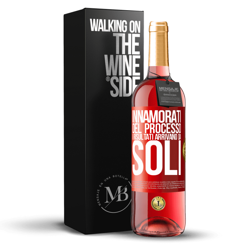 29,95 € Spedizione Gratuita | Vino rosato Edizione ROSÉ Innamorati del processo, i risultati arrivano da soli Etichetta Rossa. Etichetta personalizzabile Vino giovane Raccogliere 2024 Tempranillo