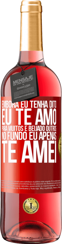 29,95 € Envio grátis | Vinho rosé Edição ROSÉ Embora eu tenha dito eu te amo para muitos e beijado outros, no fundo eu apenas te amei Etiqueta Vermelha. Etiqueta personalizável Vinho jovem Colheita 2024 Tempranillo