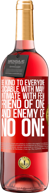 29,95 € | Розовое вино Издание ROSÉ Будьте добры ко всем, общайтесь со многими, близки с немногими, дружите с кем-то и ни с кем не враг Красная метка. Настраиваемая этикетка Молодое вино Урожай 2025 Tempranillo
