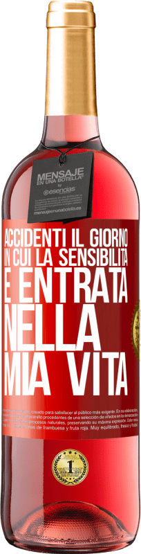29,95 € Spedizione Gratuita | Vino rosato Edizione ROSÉ Accidenti il giorno in cui la sensibilità è entrata nella mia vita Etichetta Rossa. Etichetta personalizzabile Vino giovane Raccogliere 2025 Tempranillo