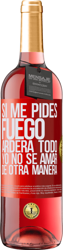 29,95 € | Vino Rosado Edición ROSÉ Si me pides fuego, arderá todo. Yo no sé amar de otra manera Etiqueta Roja. Etiqueta personalizable Vino joven Cosecha 2024 Tempranillo