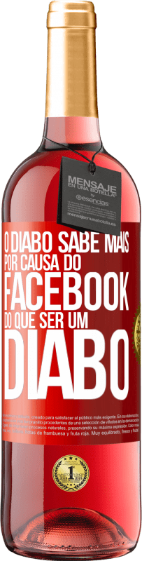 Envio grátis | Vinho rosé Edição ROSÉ O diabo sabe mais por causa do Facebook do que ser um diabo Etiqueta Vermelha. Etiqueta personalizável Vinho jovem Colheita 2023 Tempranillo