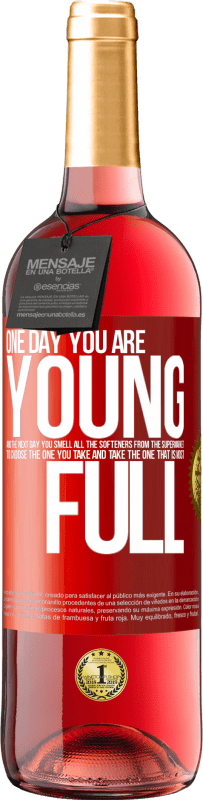 29,95 € | Rosé Wine ROSÉ Edition One day you are young and the next day, you smell all the softeners from the supermarket to choose the one you take and take Red Label. Customizable label Young wine Harvest 2024 Tempranillo