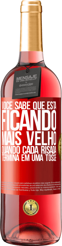 29,95 € | Vinho rosé Edição ROSÉ Você sabe que está ficando mais velho, quando cada risada termina em uma tosse Etiqueta Vermelha. Etiqueta personalizável Vinho jovem Colheita 2024 Tempranillo