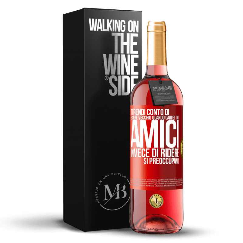 29,95 € Spedizione Gratuita | Vino rosato Edizione ROSÉ Ti rendi conto di essere vecchio quando cadi e i tuoi amici, invece di ridere, si preoccupano Etichetta Rossa. Etichetta personalizzabile Vino giovane Raccogliere 2024 Tempranillo