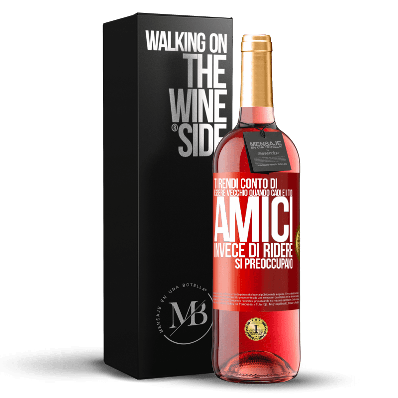 29,95 € Spedizione Gratuita | Vino rosato Edizione ROSÉ Ti rendi conto di essere vecchio quando cadi e i tuoi amici, invece di ridere, si preoccupano Etichetta Rossa. Etichetta personalizzabile Vino giovane Raccogliere 2025 Tempranillo