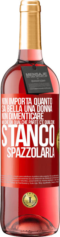 Spedizione Gratuita | Vino rosato Edizione ROSÉ Non importa quanto sia bella una donna, non dimenticare mai che da qualche parte c'è qualcuno stanco di spazzolarla Etichetta Rossa. Etichetta personalizzabile Vino giovane Raccogliere 2023 Tempranillo