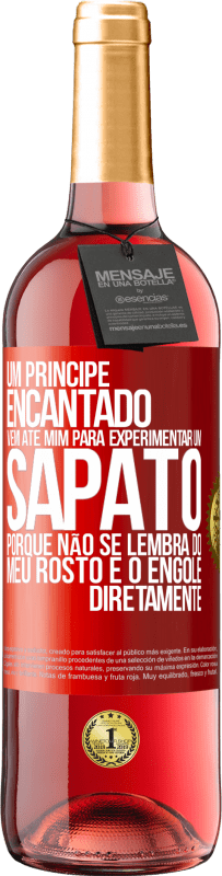 29,95 € | Vinho rosé Edição ROSÉ Um príncipe encantado vem até mim para experimentar um sapato porque não se lembra do meu rosto e o engole diretamente Etiqueta Vermelha. Etiqueta personalizável Vinho jovem Colheita 2024 Tempranillo