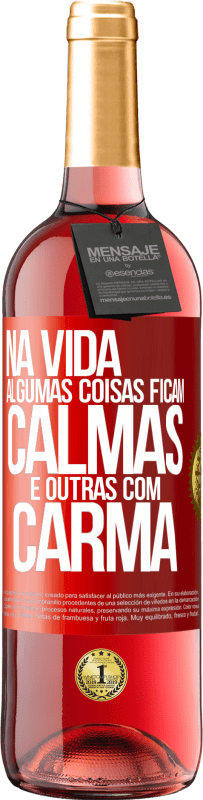 Envio grátis | Vinho rosé Edição ROSÉ Na vida algumas coisas ficam calmas e outras com carma Etiqueta Vermelha. Etiqueta personalizável Vinho jovem Colheita 2023 Tempranillo