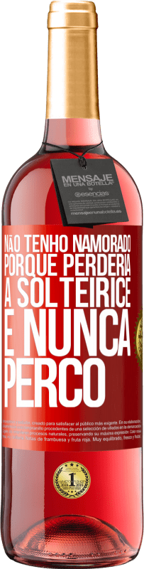 29,95 € | Vinho rosé Edição ROSÉ Não tenho namorado porque perderia a solteirice e nunca perco Etiqueta Vermelha. Etiqueta personalizável Vinho jovem Colheita 2024 Tempranillo