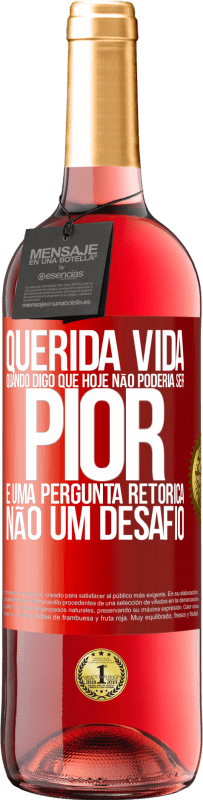 29,95 € Envio grátis | Vinho rosé Edição ROSÉ Querida vida, Quando digo que hoje não poderia ser pior, é uma pergunta retórica, não um desafio Etiqueta Vermelha. Etiqueta personalizável Vinho jovem Colheita 2023 Tempranillo