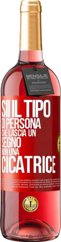 Spedizione Gratuita | Vino rosato Edizione ROSÉ Sii il tipo di persona che lascia un segno, non una cicatrice Etichetta Rossa. Etichetta personalizzabile Vino giovane Raccogliere 2023 Tempranillo