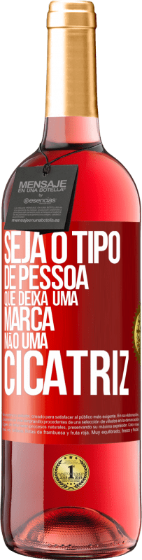 29,95 € Envio grátis | Vinho rosé Edição ROSÉ Seja o tipo de pessoa que deixa uma marca, não uma cicatriz Etiqueta Vermelha. Etiqueta personalizável Vinho jovem Colheita 2025 Tempranillo