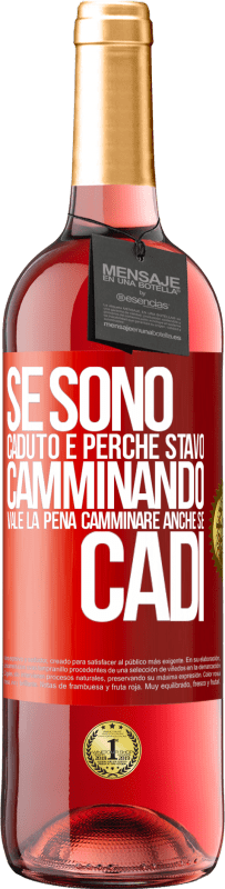 Spedizione Gratuita | Vino rosato Edizione ROSÉ Se sono caduto è perché stavo camminando. Vale la pena camminare anche se cadi Etichetta Rossa. Etichetta personalizzabile Vino giovane Raccogliere 2023 Tempranillo