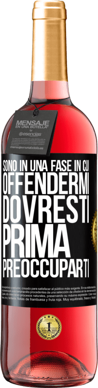 29,95 € Spedizione Gratuita | Vino rosato Edizione ROSÉ Sono in una fase in cui offendermi, dovresti prima preoccuparti Etichetta Nera. Etichetta personalizzabile Vino giovane Raccogliere 2025 Tempranillo