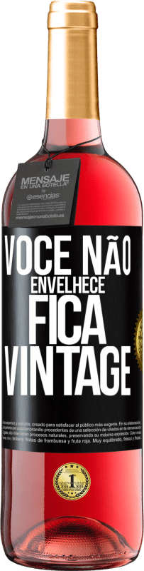 29,95 € Envio grátis | Vinho rosé Edição ROSÉ Você não envelhece, fica vintage Etiqueta Preta. Etiqueta personalizável Vinho jovem Colheita 2025 Tempranillo