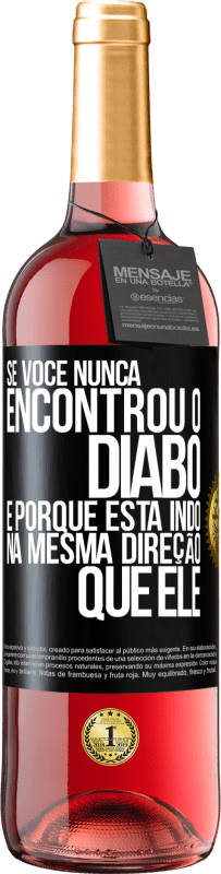 29,95 € Envio grátis | Vinho rosé Edição ROSÉ Se você nunca encontrou o diabo, é porque está indo na mesma direção que ele Etiqueta Preta. Etiqueta personalizável Vinho jovem Colheita 2023 Tempranillo