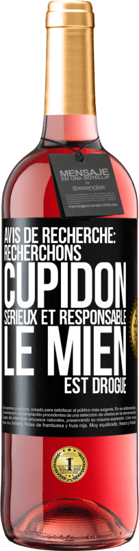 29,95 € | Vin rosé Édition ROSÉ Avis de recherche: recherchons Cupidon sérieux et responsable. Le mien est drogué Étiquette Noire. Étiquette personnalisable Vin jeune Récolte 2024 Tempranillo