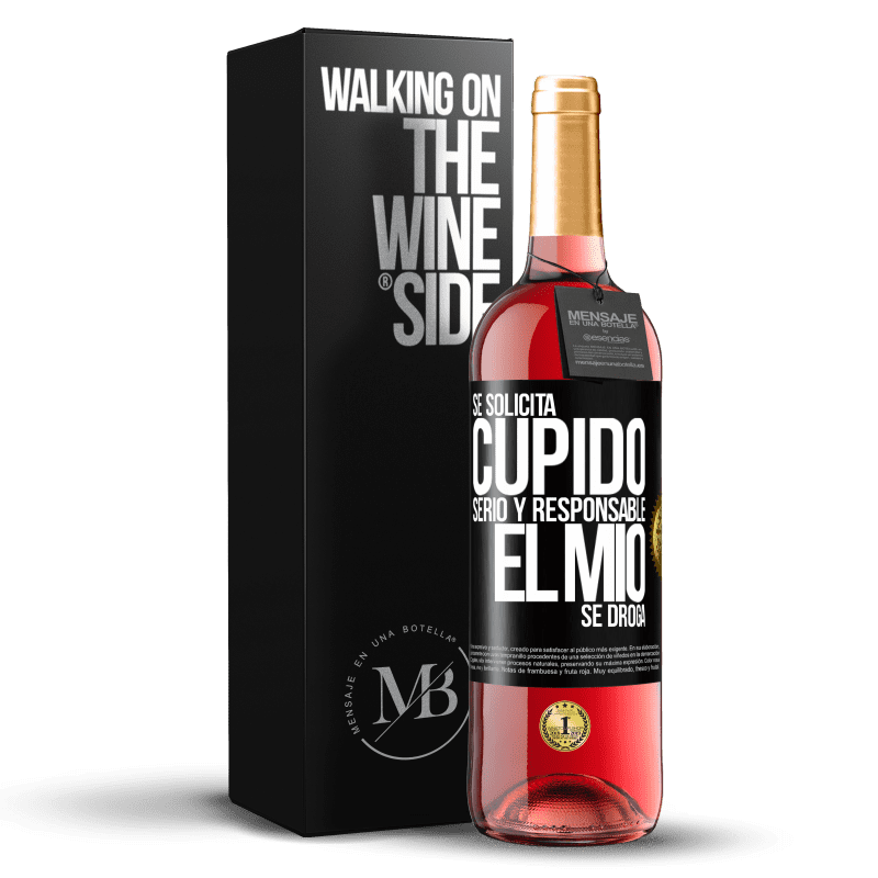 29,95 € Envío gratis | Vino Rosado Edición ROSÉ Se solicita cupido serio y responsable, el mío se droga Etiqueta Negra. Etiqueta personalizable Vino joven Cosecha 2025 Tempranillo