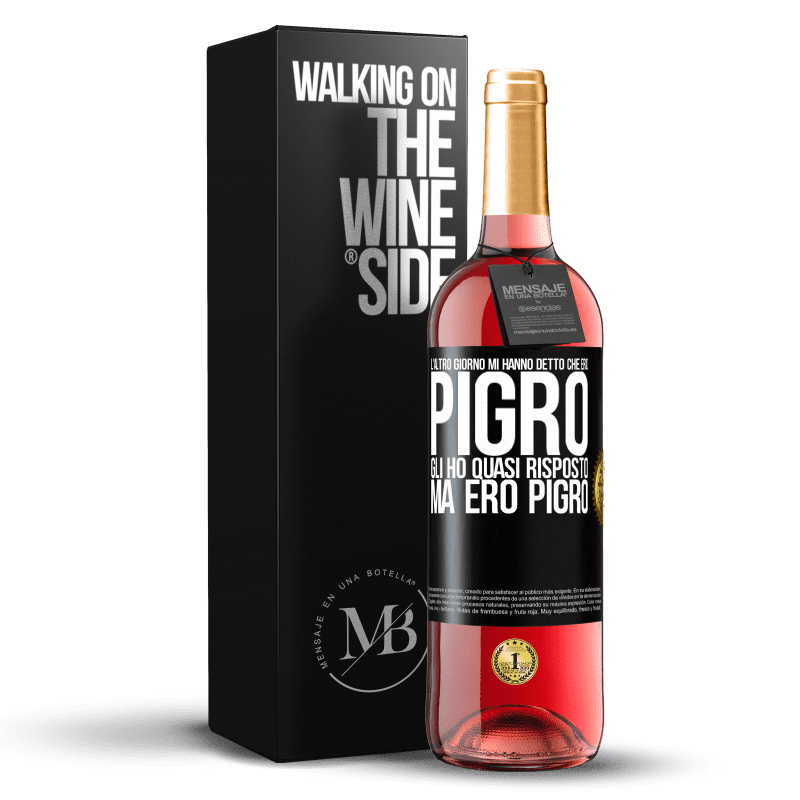 29,95 € Spedizione Gratuita | Vino rosato Edizione ROSÉ L'altro giorno mi hanno detto che ero pigro, gli ho quasi risposto, ma ero pigro Etichetta Nera. Etichetta personalizzabile Vino giovane Raccogliere 2024 Tempranillo