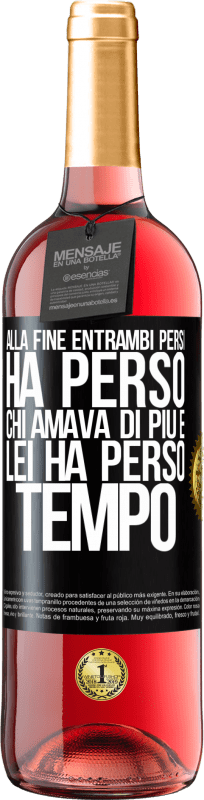 29,95 € | Vino rosato Edizione ROSÉ Alla fine, entrambi persi. Ha perso chi amava di più e lei ha perso tempo Etichetta Nera. Etichetta personalizzabile Vino giovane Raccogliere 2024 Tempranillo