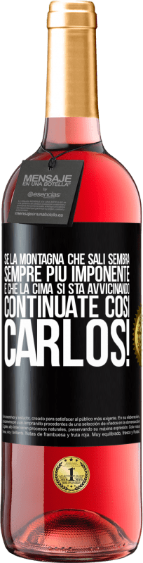 29,95 € Spedizione Gratuita | Vino rosato Edizione ROSÉ Se la montagna che sali sembra sempre più imponente, è che la cima si sta avvicinando. Continuate così Carlos! Etichetta Nera. Etichetta personalizzabile Vino giovane Raccogliere 2025 Tempranillo