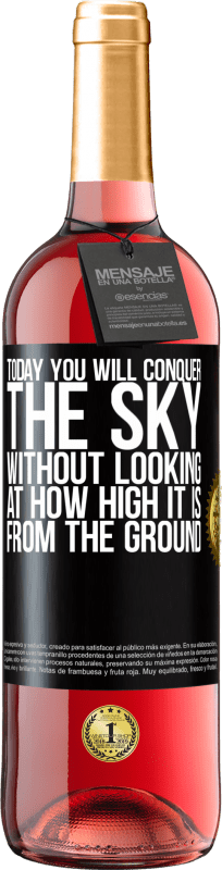 29,95 € Free Shipping | Rosé Wine ROSÉ Edition Today you will conquer the sky, without looking at how high it is from the ground Black Label. Customizable label Young wine Harvest 2023 Tempranillo