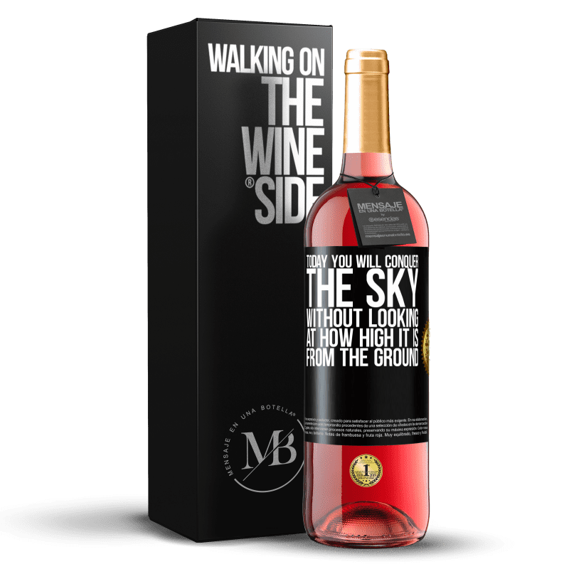 29,95 € Бесплатная доставка | Розовое вино Издание ROSÉ Сегодня вы покорите небо, не смотря на то, как высоко оно от земли Черная метка. Настраиваемая этикетка Молодое вино Урожай 2023 Tempranillo