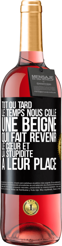 29,95 € | Vin rosé Édition ROSÉ Tôt ou tard le temps nous colle une beigne qui fait revenir le cœur et la stupidité à leur place Étiquette Noire. Étiquette personnalisable Vin jeune Récolte 2025 Tempranillo